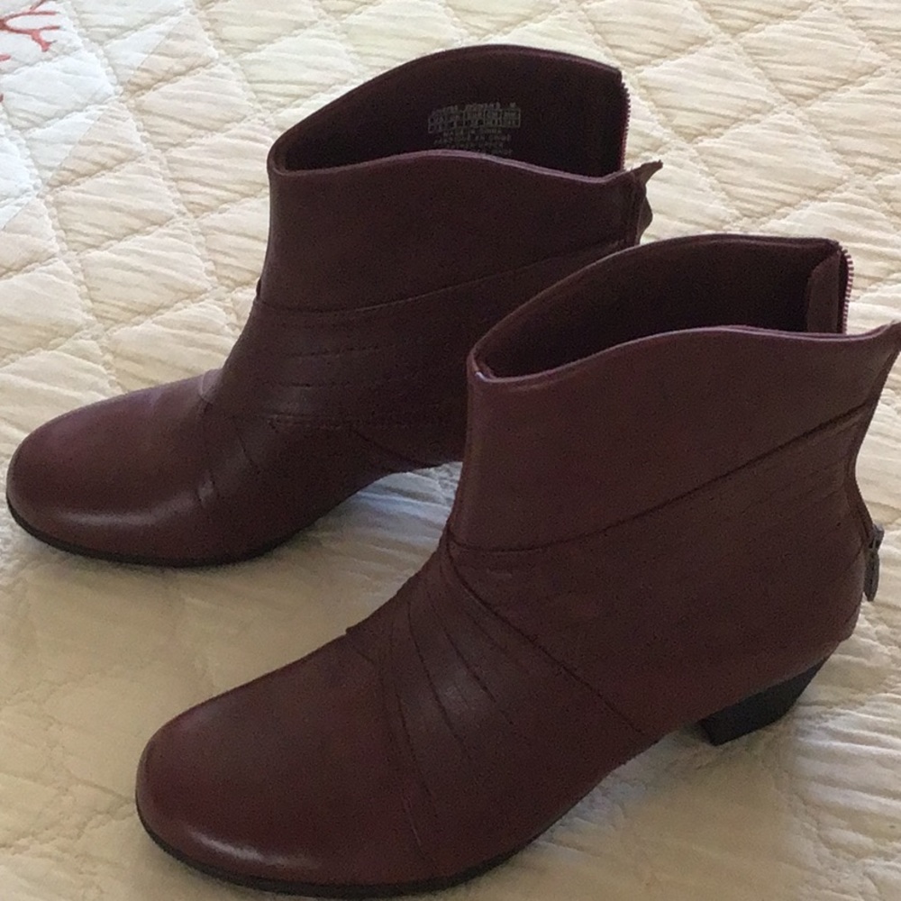 New all leather Rockport boots without tag.
